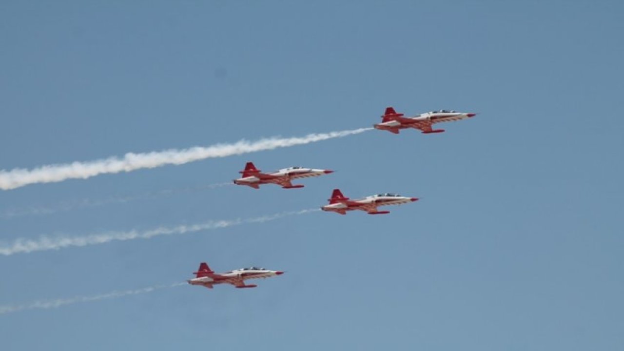Türk yıldızları Ilgınlıları mest etti