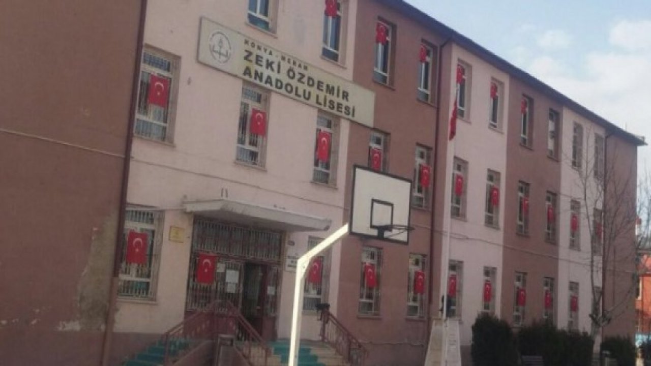 Öğrenciler kitap okuyor