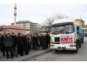 Alaca’dan Yardım Tır'ları Suriyeli Sığınmacılar İçin Dualarla Yola Çıktı