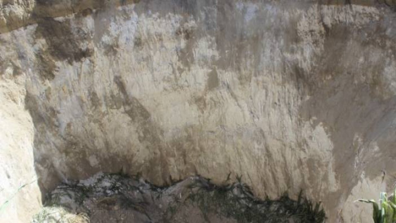 Konya'da korkutan obruk! Derinliği 30 metre