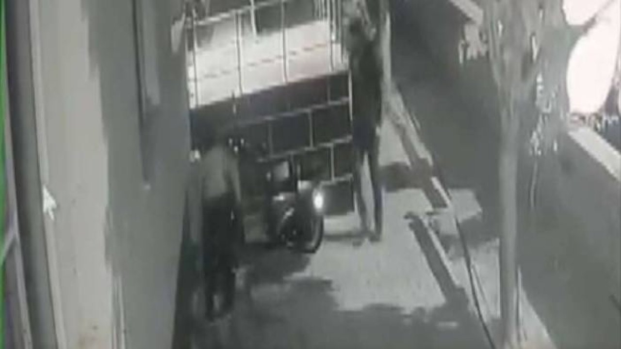 Konya'da elektrikli motosikletin çalınma anı güvenlik kamerasında