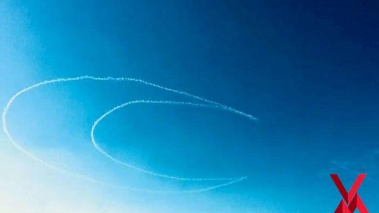 Türk Yıldızları gökyüzünde ayyıldız yaptı