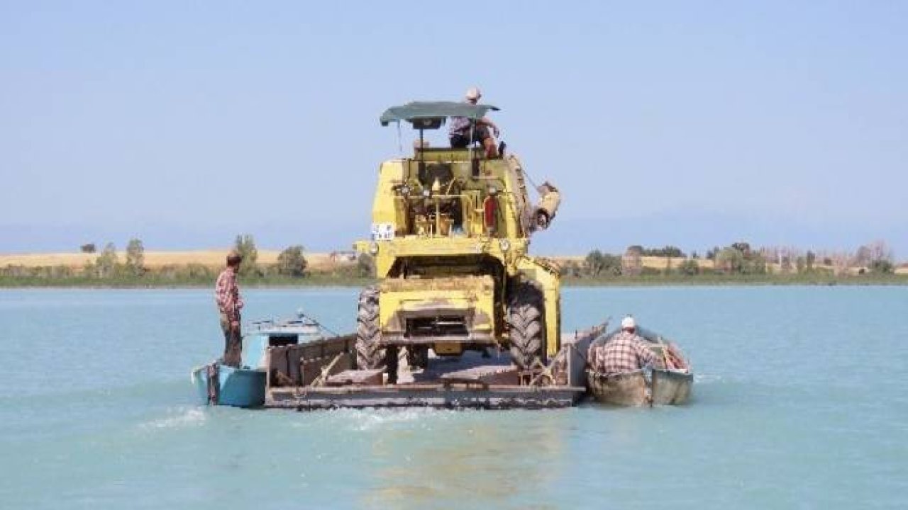 Biçerdöveri Beyşehir Gölü'nde böyle yüzdürdüler