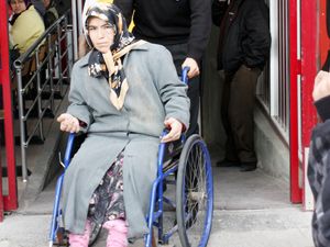 3 tekerlek devrildi 3 kişi yaralandı