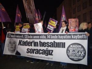 Siirt'te Öldürülen Kader İçin Bir Grup Kadın Eylem Yaptı