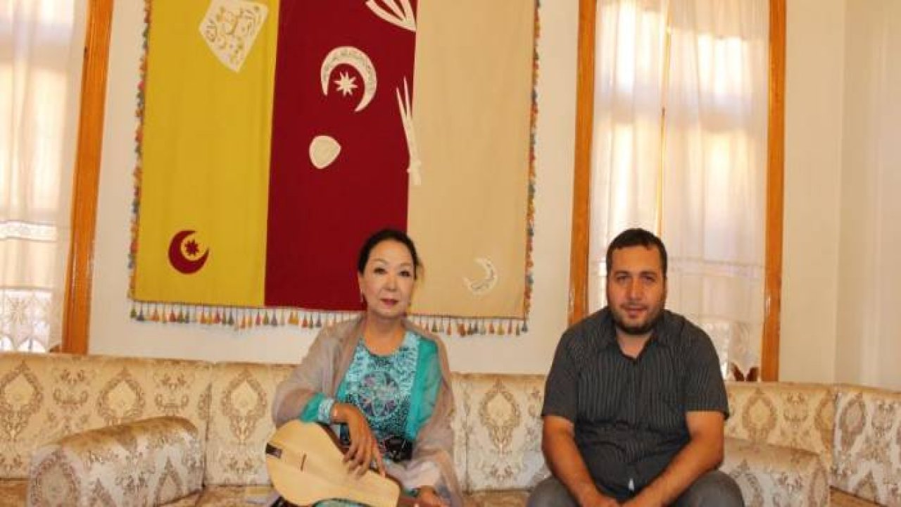 Salamat Sadıkova'dan Merhaba'ya özel mini konser