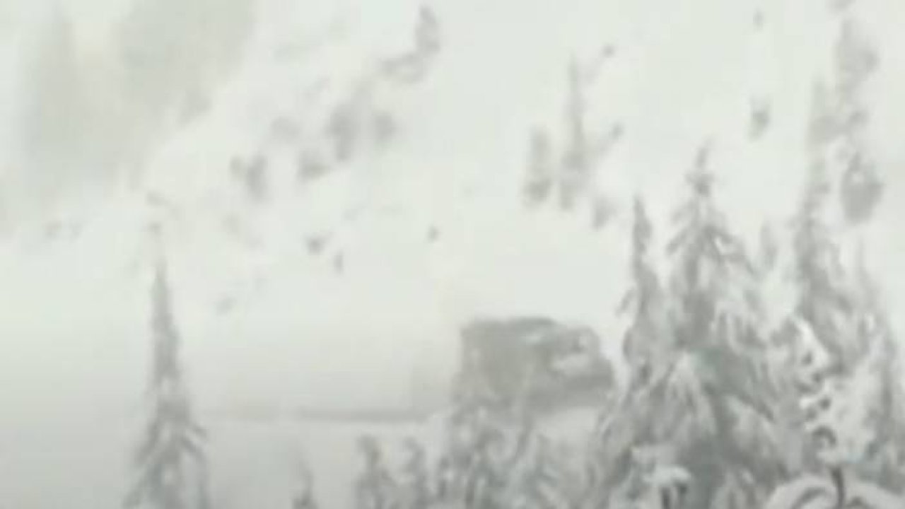 Konya, Sariveliler Karaman bölgelerinde yoğunlukla yağış sebebiyle Karayolları ekipleri çalışma yaptı