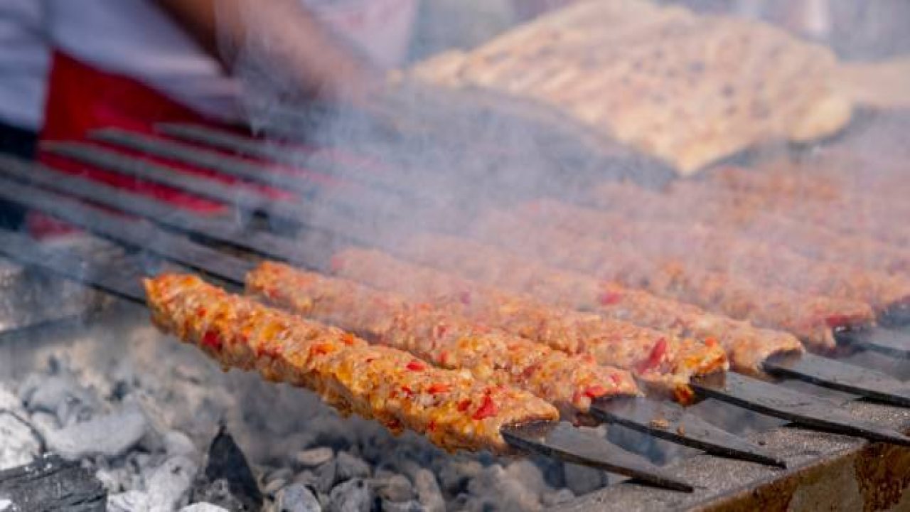 ALMAN DÖNERİ YEDİK | ADANALILAR BU DÖNERİ YEMEK İÇİN SIRAYA GİRİYORLAR | Adana Sokak Lezzetleri