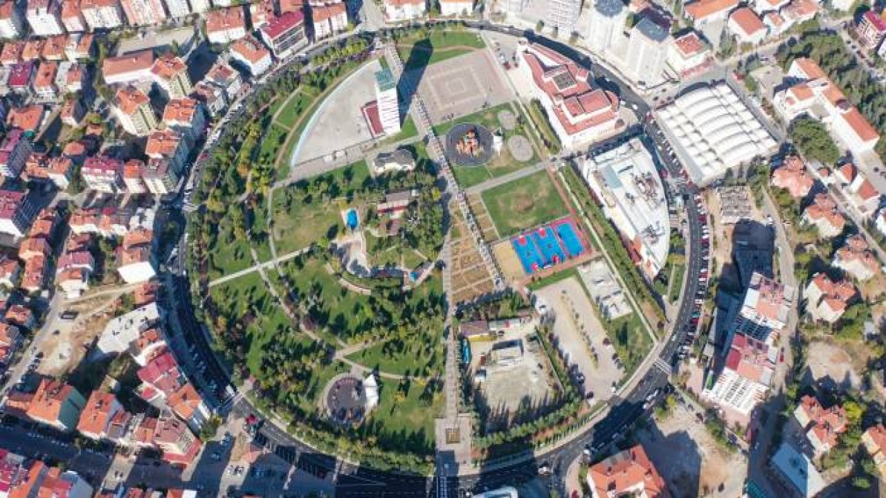 HACMİ KÜÇÜK, KENDİSİ BÜYÜK ŞEHİR UŞAK