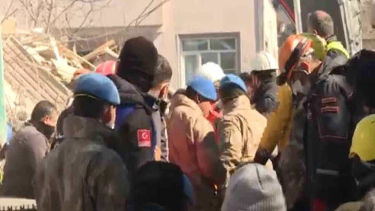 Kahramanmaraş'ta 248'inci saatte mucize! 17 yaşındaki Aleyna sağ kurtarıldı