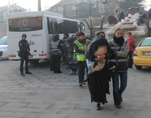 Uyuşturucu zanlısı, adliyeye bebeğiyle birlikte gitti