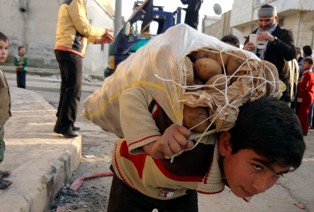 Suriye'nin patatesle mutlu olabilen yetimleri