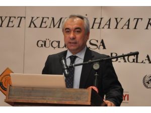 Kızılay Başkanı: Emniyet Kemeri Yönetmeliği Bir An Önce Değiştirilmeli