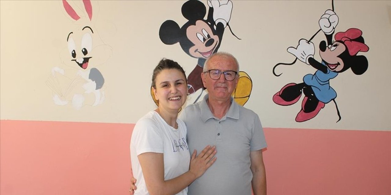 Öğretmen baba ve kızdan örnek davranış