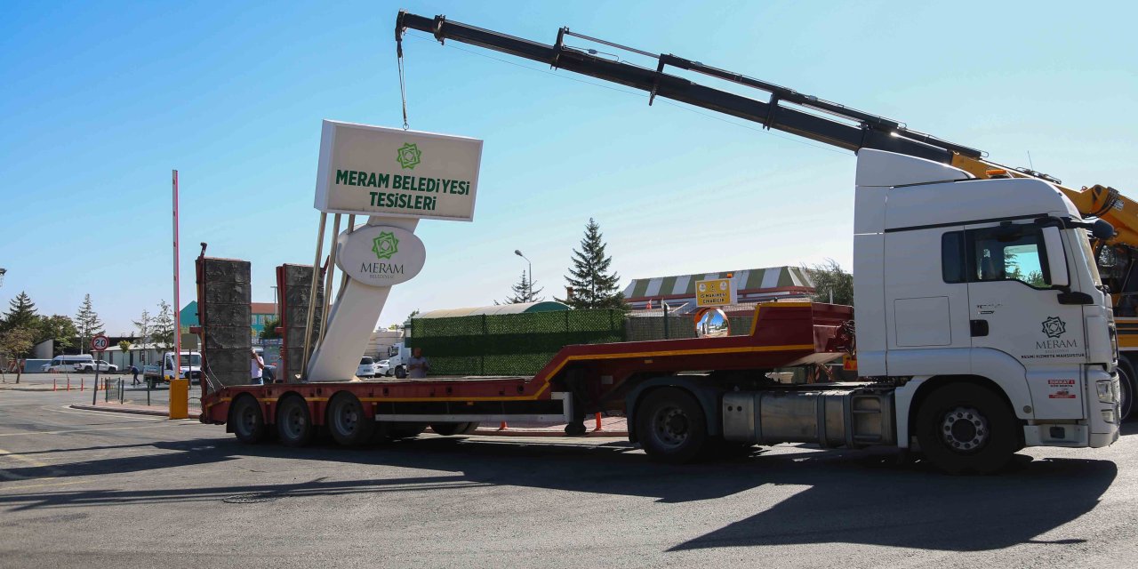 Meram kendi tabelalarını kaldırıyor!