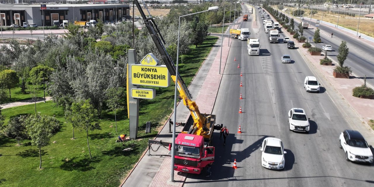 Konya Büyükşehir kendi tabelalarını kaldırıyor