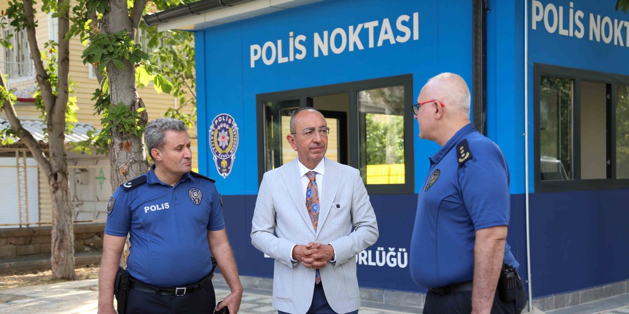 Meram'da kafeler sokağına polis noktası