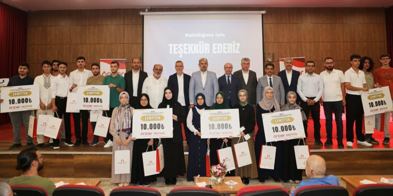 Konya'da başarılı öğrenciler ödüllendirildi