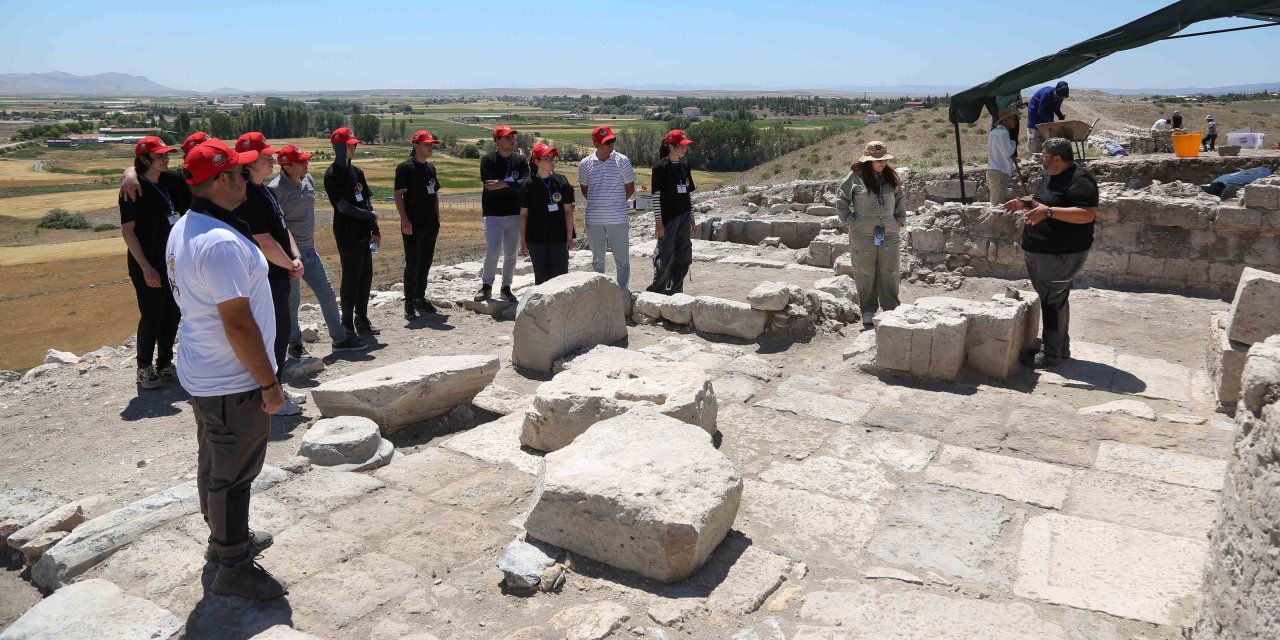 Meram'da arkeoloji kampı büyük ilgi gördü