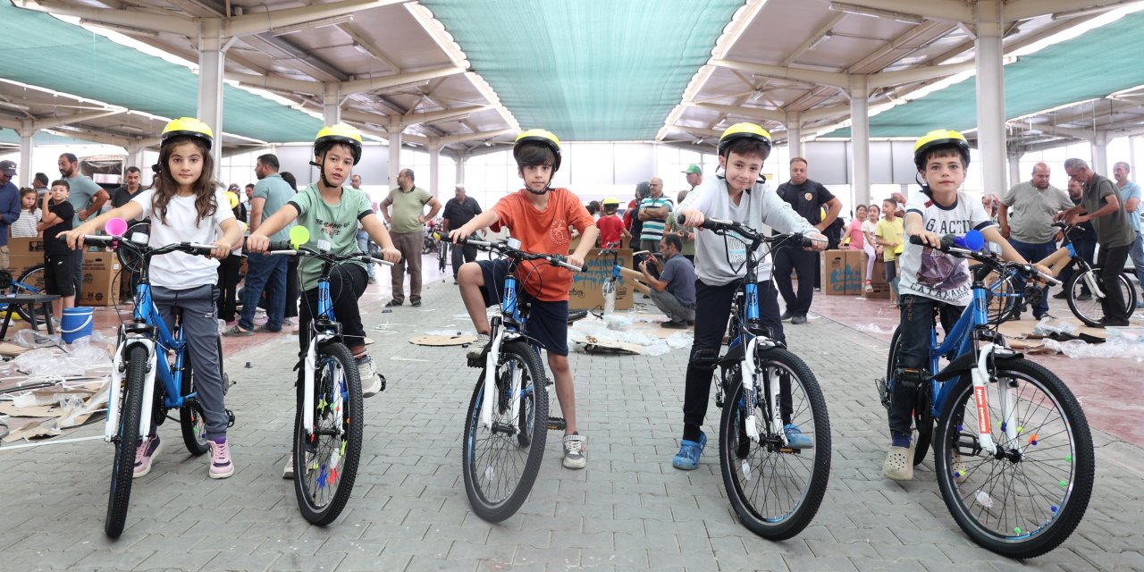 'Güle Oynaya Camiye Gel'diler, bisikleti kaptılar