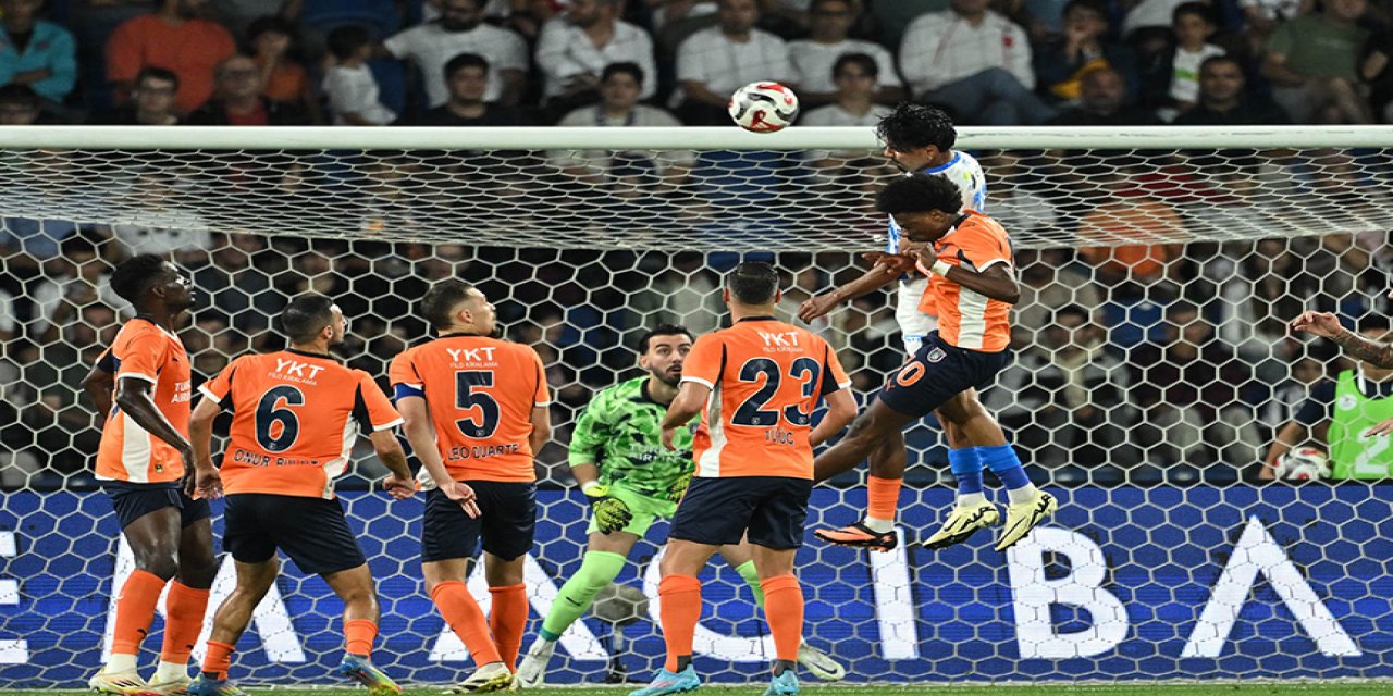 Başakşehir evinde Craiova'ya 2-1 yenildi