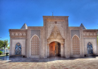 Mevlana'ya gelen bu abideyi de ziyaret ediyor