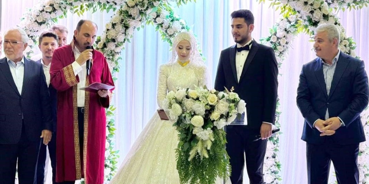 Siyaset ve iş dünyasını buluşturan düğün