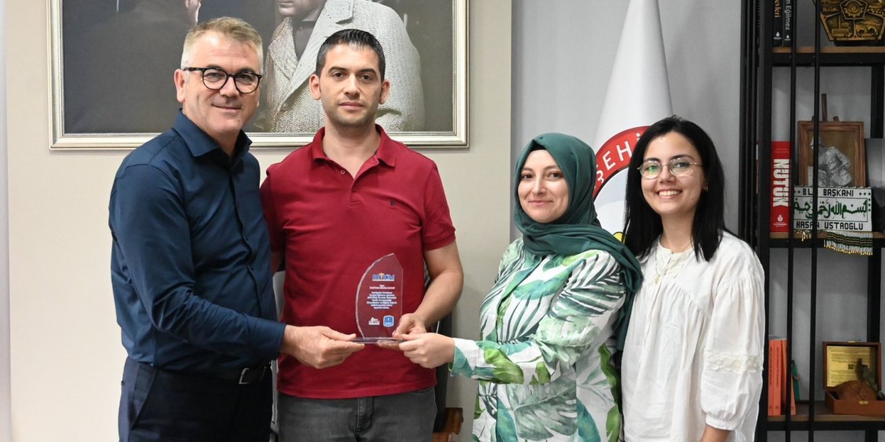 Ustaoğlu'ndan kurumlara teşekkür plaketi