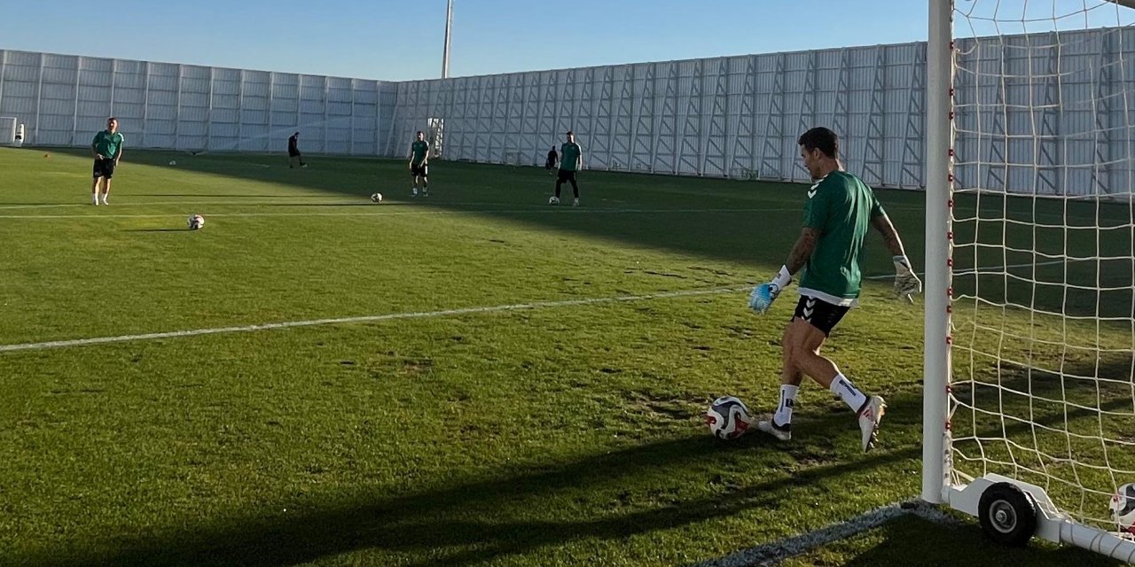 Sitya kaleye geçti Konyaspor şut çalıştı