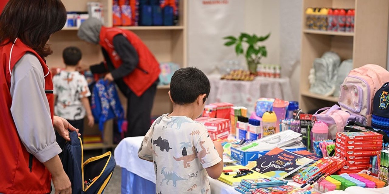 'Vakıflar'dan 'mağaza konseptli' kırtasiye yardımı