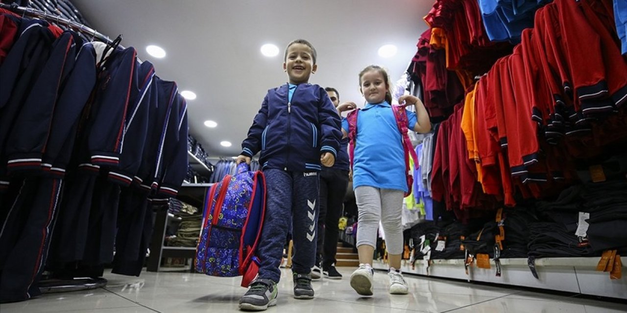 Okul kıyafeti alışverişi sektöre yaradı