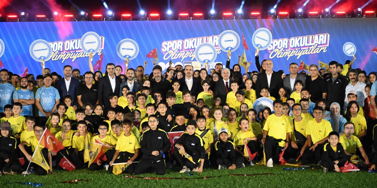 Altay, sporcu gençleri tebrik etti
