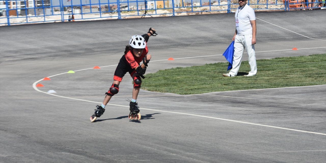 150 sporcu Karaman'a akın etti