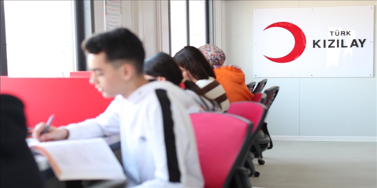 Deprem bölgesindeki Kızılay kütüphanelerinde sınava hazırlanan öğrencilerden 504'ü üniversiteli oldu