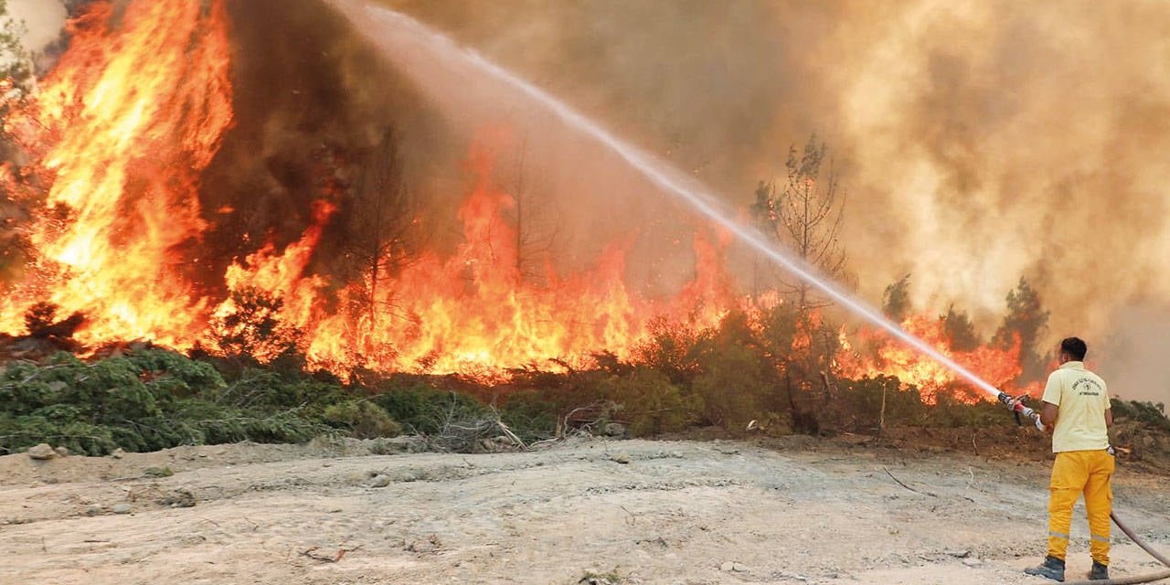 Yangınla mücadele üç gündür sürüyor