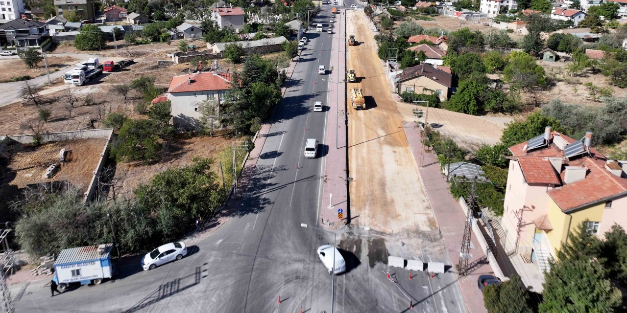 Karatay'ın işlek caddesinde çalışmalar sürüyor