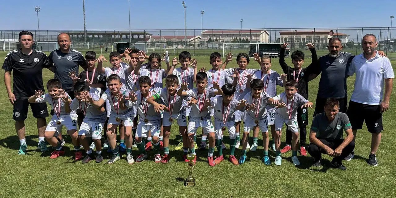 Konyaspor U11 takımı şampiyon oldu