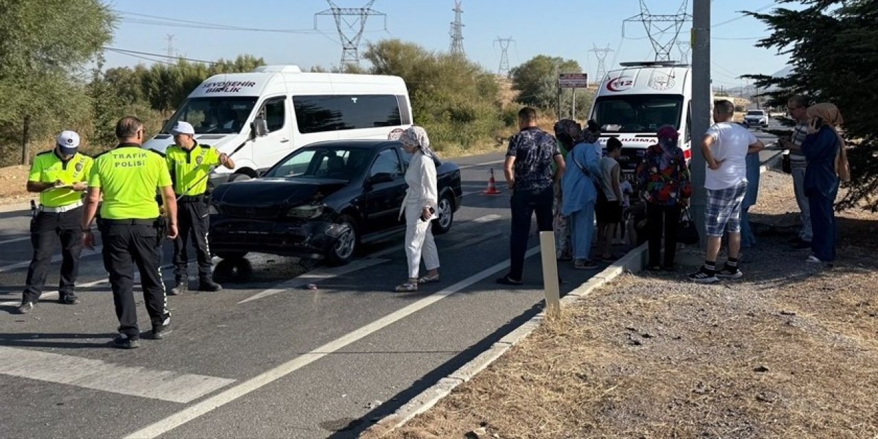 Konya'da iki otomobil çarpıştı! 4 yaralı