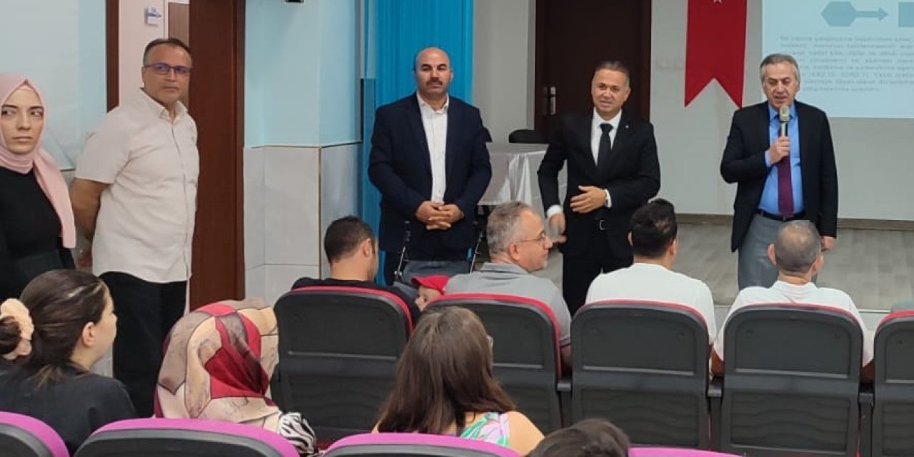 Yiğit 'Öğretim Programı Semineri'ne katıldı