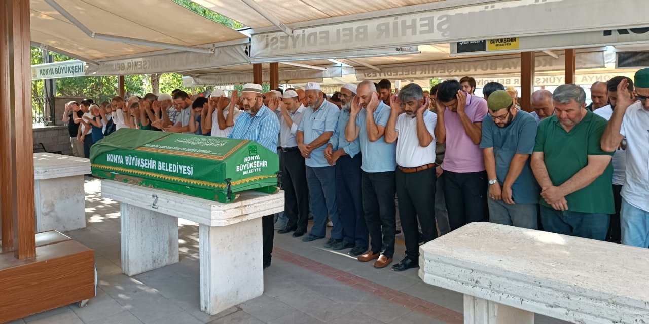 Emine Büyükserin dualarla son yolculuğuna uğurlandı