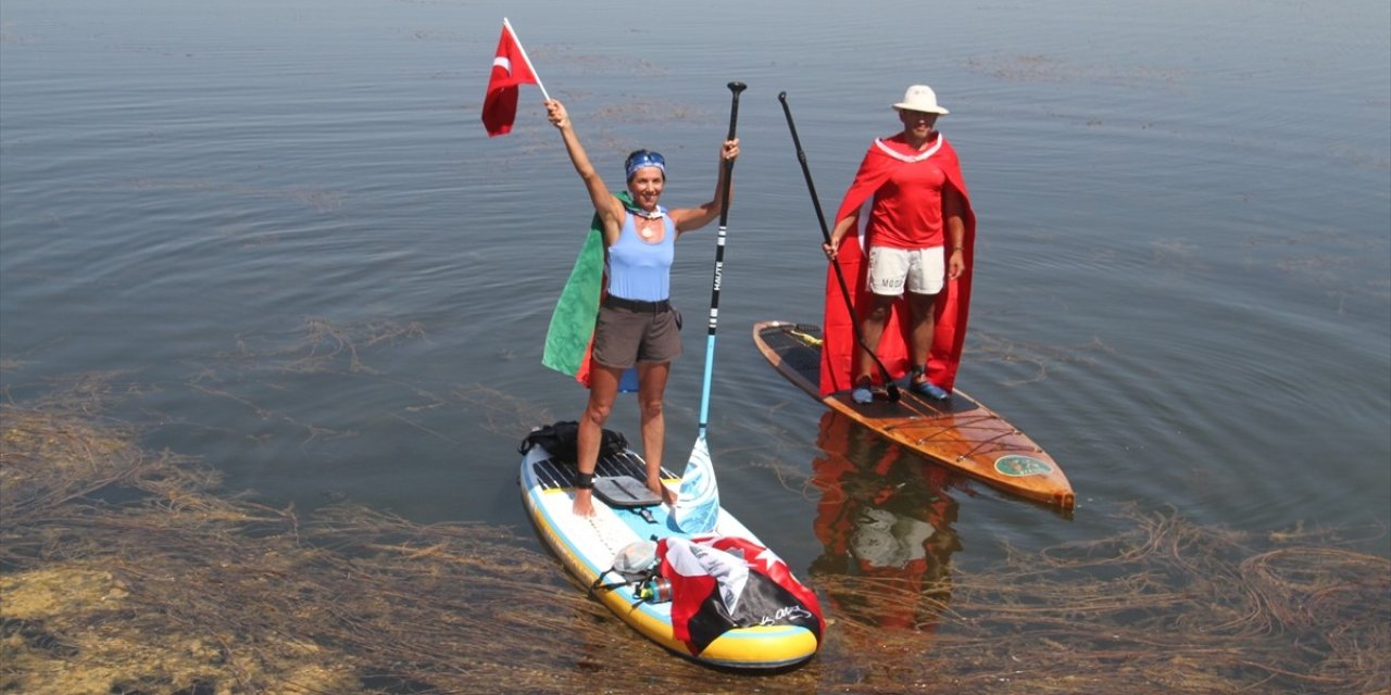 Beyşehir Gölü'nü kürek sörfüyle geçtiler