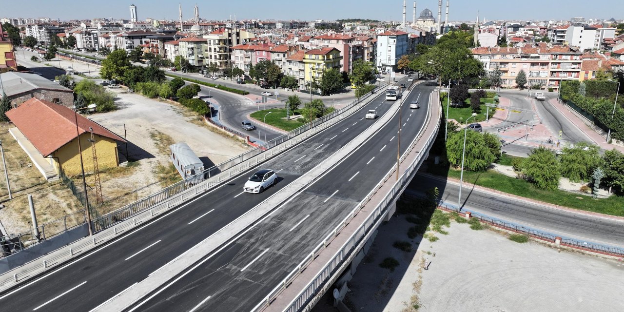 Konya'daki üst geçidin asfaltı yenilendi