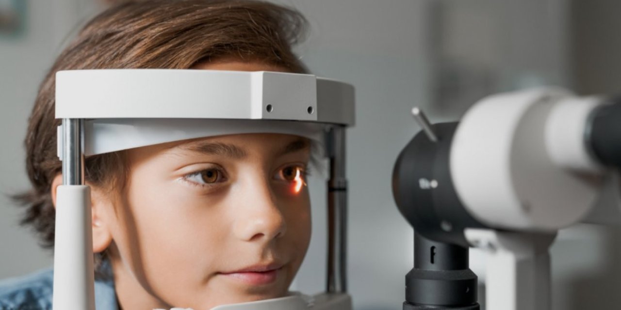 Çocuklarda düzenli göz muayenesi başarıyı etkiliyor
