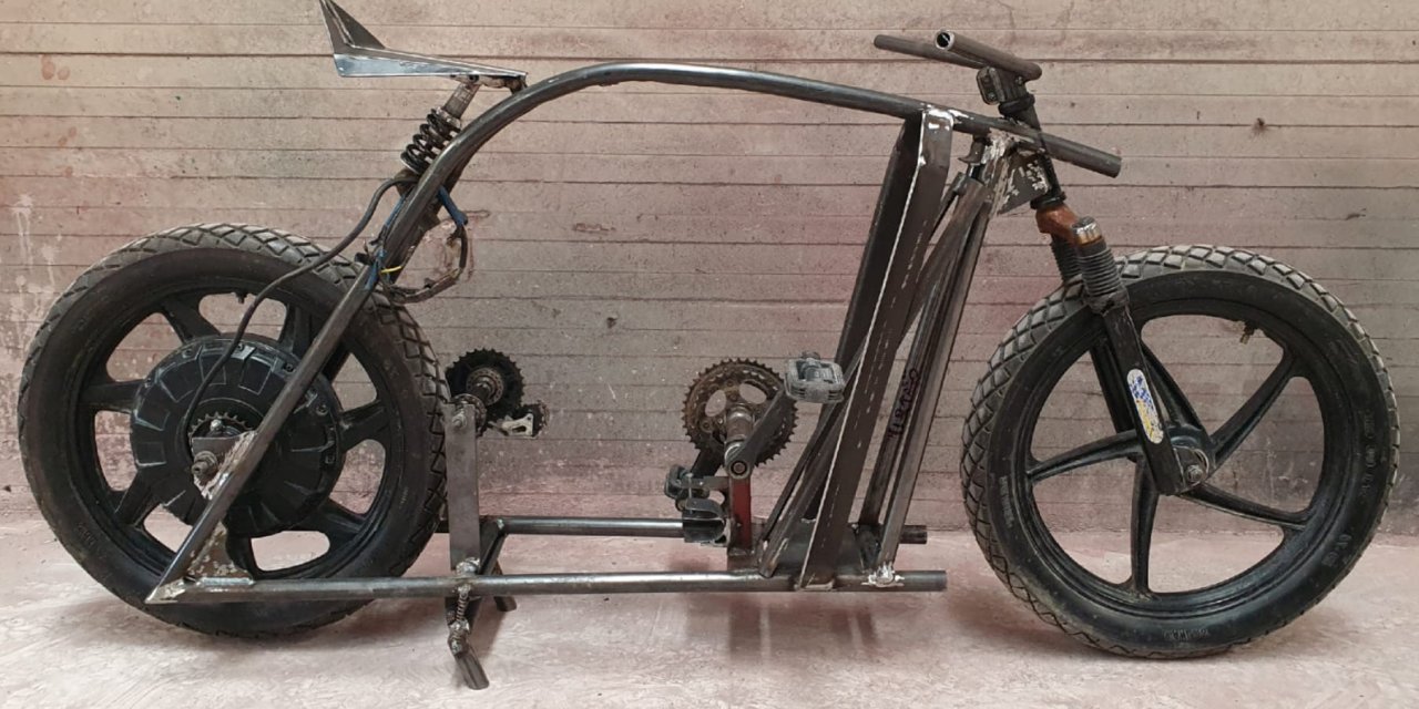 Konya'da Afgan mucitten elektrik üreten bisiklet!