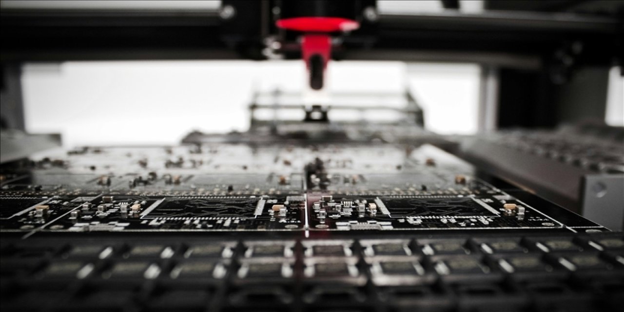 Bakan Bolat: Yüksek ve orta-yüksek teknolojinin imalat sanayi ihracatı içindeki payı yüzde 42,5'e yükseldi