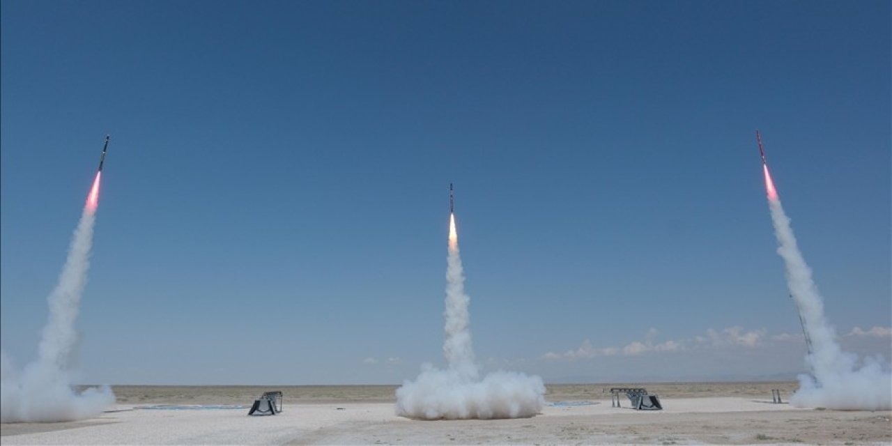 TEKNOFEST'te üç roket aynı anda ateşlendi