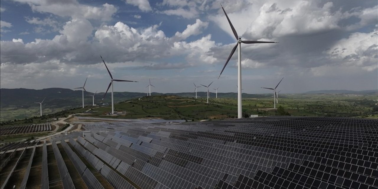 Elektrik üretimi güneş ve rüzgara döndü