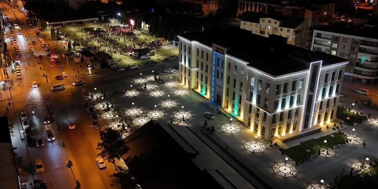 Konya'da belediye binası yeni yerine taşındı