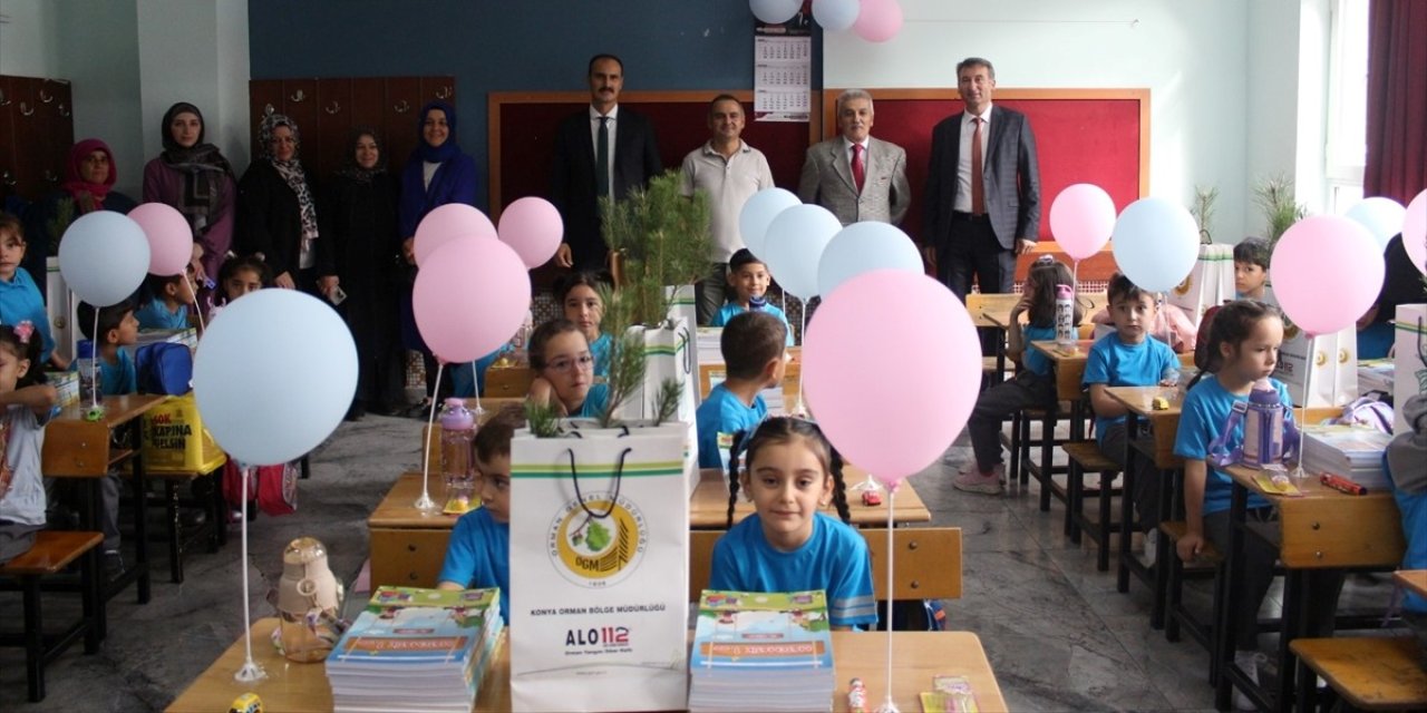 Beyşehir'de öğrencilere fidan hediye edildi