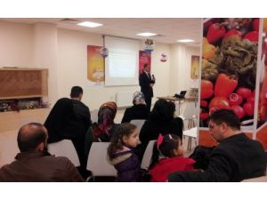 Kendini Ve Çocuklarını Tanımak İsteyenler Seminerde Buluştu